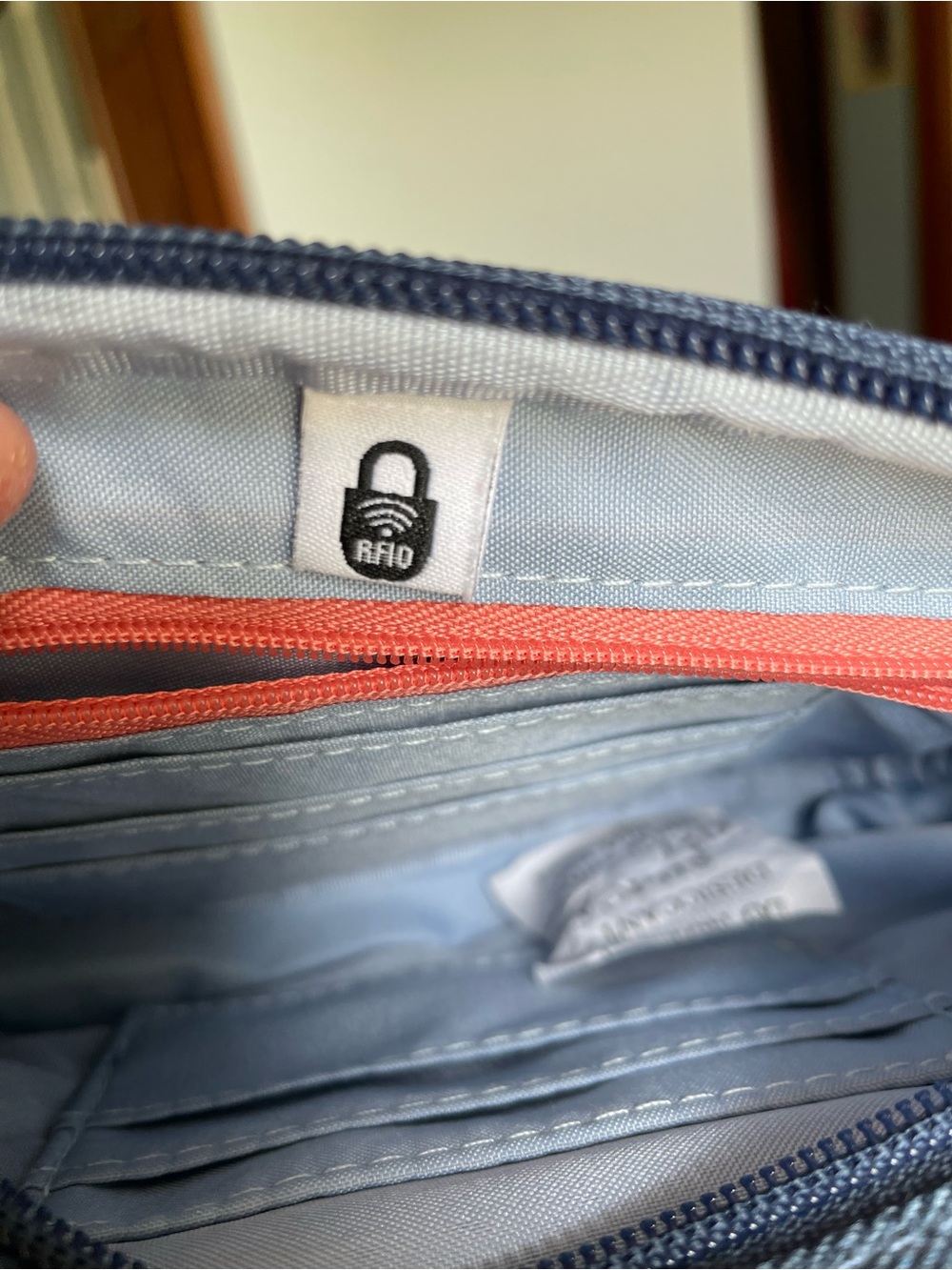 NWOT Baggallini Navy Denim Crossbody/Belt Bag - Picture 10 of 11